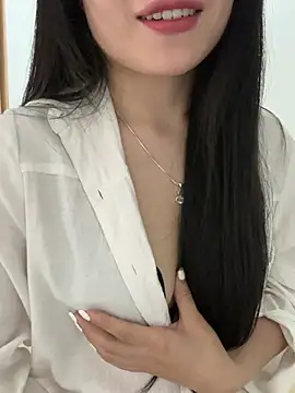 Snapshot of Tinn_tin chatting on 06.14.26 Tinn tin online show from 06.14.26