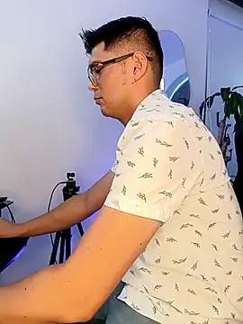 Snapshot of ritzabeth_daniel chatting on 03.05.26 ritzabeth daniel online show from 03.05.26