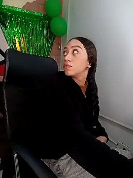 Snapshot of ritzabeth_daniel chatting on 04.05.26 ritzabeth daniel online show from 04.05.26