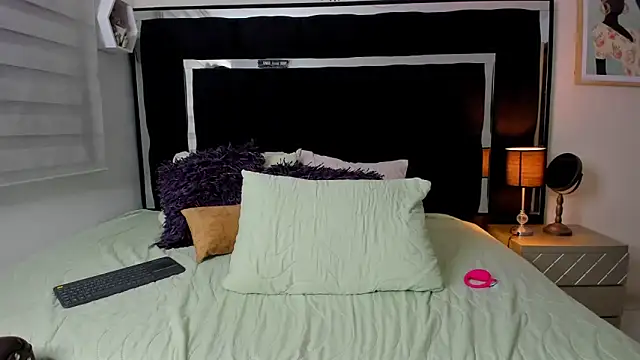 Snapshot of Tiana_moon chatting on 05.15.26 Tiana moon online show from 05.15.26