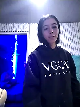 Snapshot of SAMY_AND_ARI chatting on 04.09.26 SAMY AND ARI online show from 04.09.26