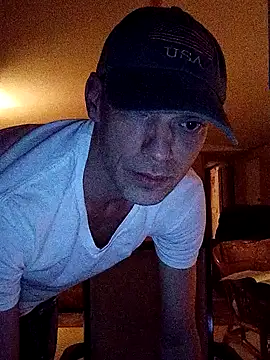 Snapshot of amazonwalrus chatting on 10.29.25 amazonwalrus online show from 10.29.25