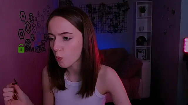 Snapshot of chloe_ley chatting on 05.11.26 chloe ley online show from 05.11.26