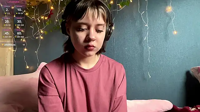 AueshaSimon online show from 04.11.26