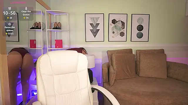 Snapshot of MandyCollins chatting on 04.15.26 MandyCollins online show from 04.15.26