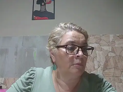 Snapshot of momismilf544 chatting on 03.28.26 momismilf544 online show from 03.28.26