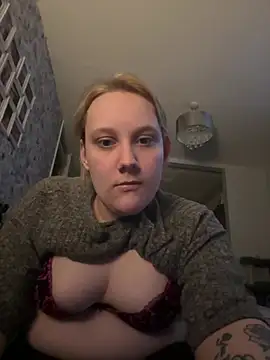 Snapshot of SassieBlondie chatting on 02.27.26 SassieBlondie online show from 02.27.26