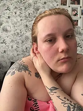 Snapshot of SassieBlondie chatting on 03.01.26 SassieBlondie online show from 03.01.26