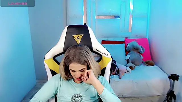 Snapshot of Sophiaa_doll_ chatting on 03.27.26 Sophiaa doll online show from 03.27.26