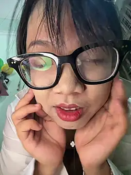 Snapshot of Leeeeiu chatting on 07.21.26 Leeeeiu online show from 07.21.26