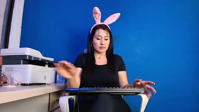 Terra  Rouse  online show from 04.06.26