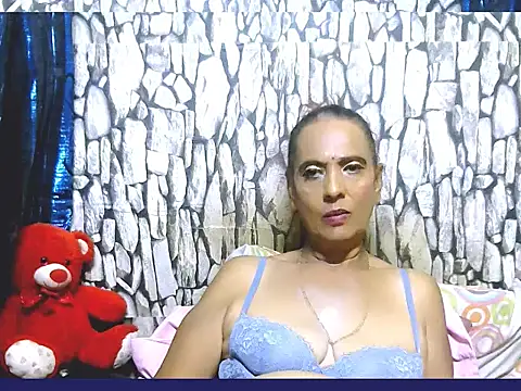 Snapshot of Hot_queen58 chatting on 04.15.26 Hot queen58 online show from 04.15.26