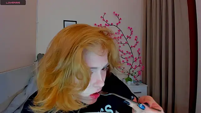 DellaRows online show from 04.09.26