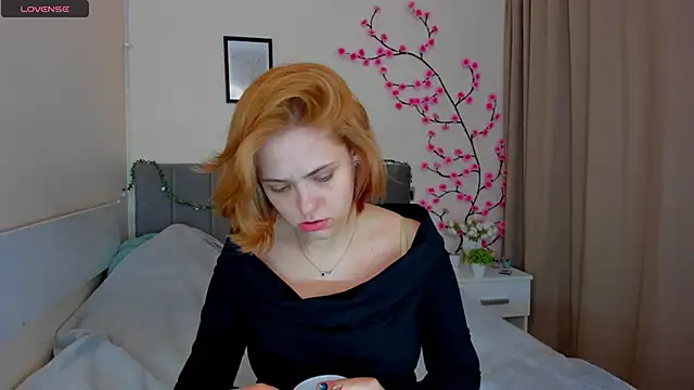 DellaRows online show from 04.14.26