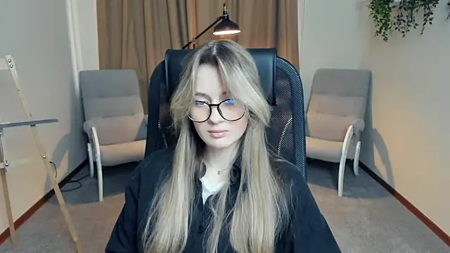 Snapshot of DortheaHupy chatting on 03.04.26 DortheaHupy online show from 03.04.26