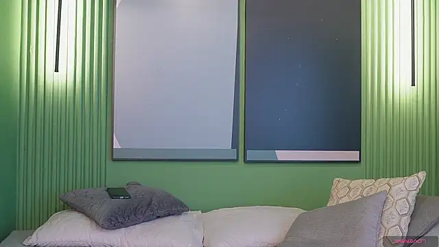 Mia and Belmonth online show from 04.17.26