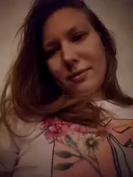 Snapshot of August_Shine chatting on 04.01.26 August Shine online show from 04.01.26