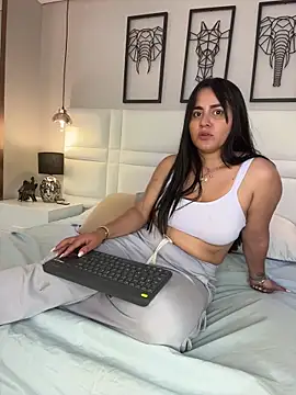 Snapshot of alejandra__garcia chatting on 03.29.26 alejandra garcia online show from 03.29.26