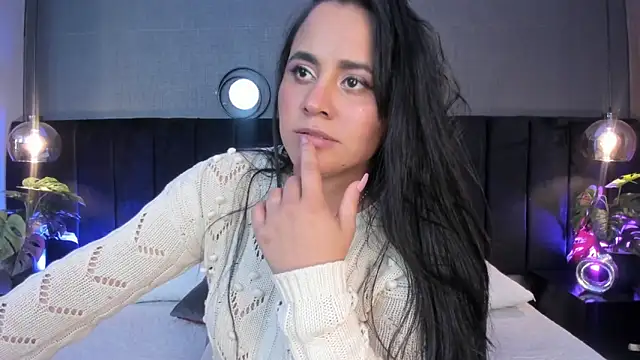 Snapshot of alejandra__garcia chatting on 04.05.26 alejandra garcia online show from 04.05.26