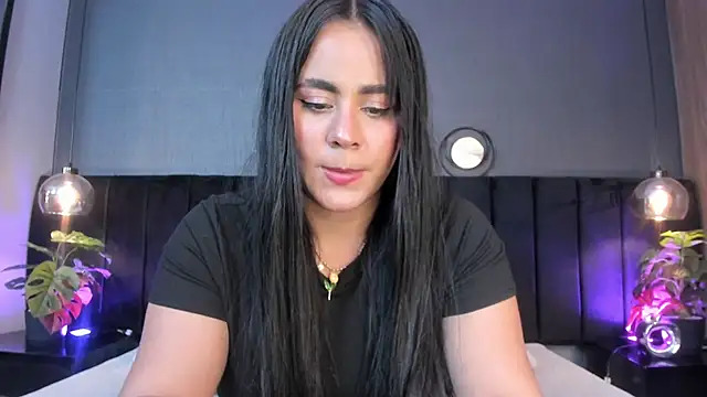 Snapshot of alejandra__garcia chatting on 04.08.26 alejandra garcia online show from 04.08.26