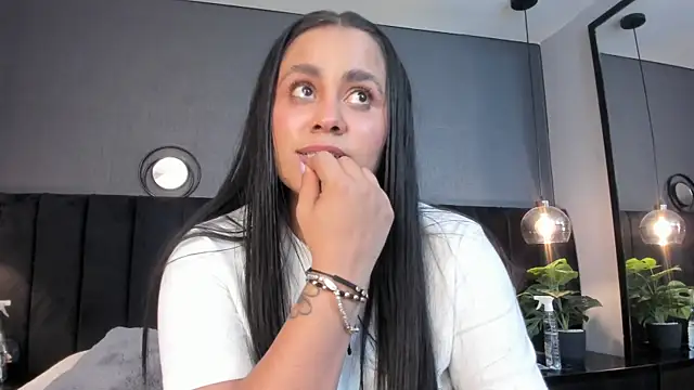 Snapshot of alejandra__garcia chatting on 06.07.26 alejandra garcia online show from 06.07.26