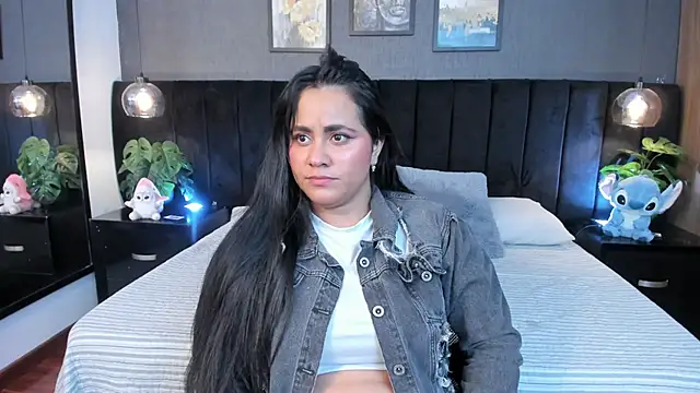 Snapshot of alejandra__garcia chatting on 07.04.26 alejandra garcia online show from 07.04.26