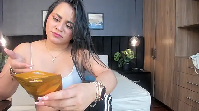 Snapshot of alejandra__garcia chatting on 07.10.26 alejandra garcia online show from 07.10.26