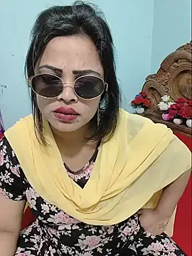 Snapshot of Beauty-3 chatting on 06.18.26 Beauty-3 online show from 06.18.26