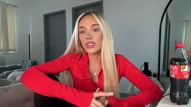 Snapshot of Naughtyblondex chatting on 06.30.26 Naughtyblondex online show from 06.30.26