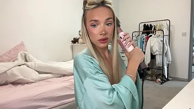 Snapshot of Naughtyblondex chatting on 07.22.26 Naughtyblondex online show from 07.22.26