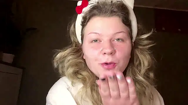 YoungAlina online show from 04.21.26