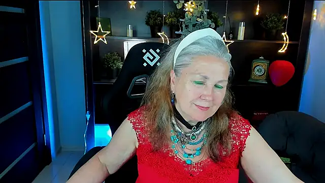 Snapshot of LilaMaharani chatting on 06.19.26 LilaMaharani online show from 06.19.26