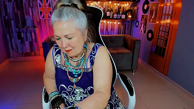 Snapshot of LilaMaharani chatting on 06.26.26 LilaMaharani online show from 06.26.26