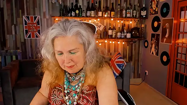 Snapshot of LilaMaharani chatting on 07.18.26 LilaMaharani online show from 07.18.26