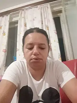 Snapshot of roxana_e43 chatting on 07.21.26 roxana e43 online show from 07.21.26