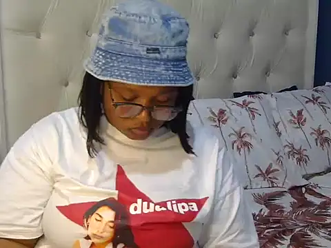 Cuddle Zee online show from 05.05.26