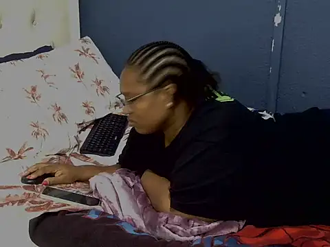 Cuddle Zee online show from 05.06.26