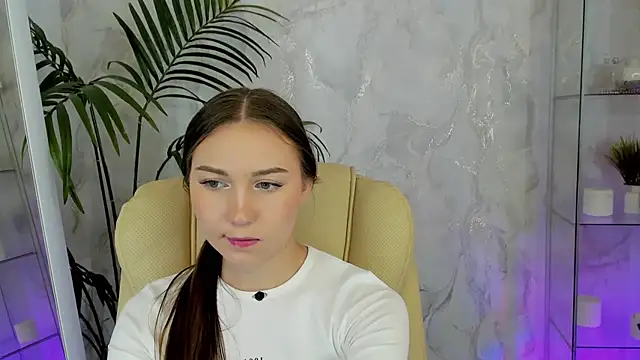OliviaLang online show from 03.04.26