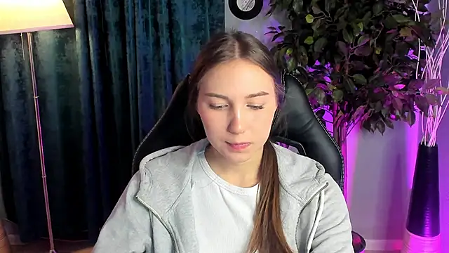 OliviaLang online show from 03.23.26