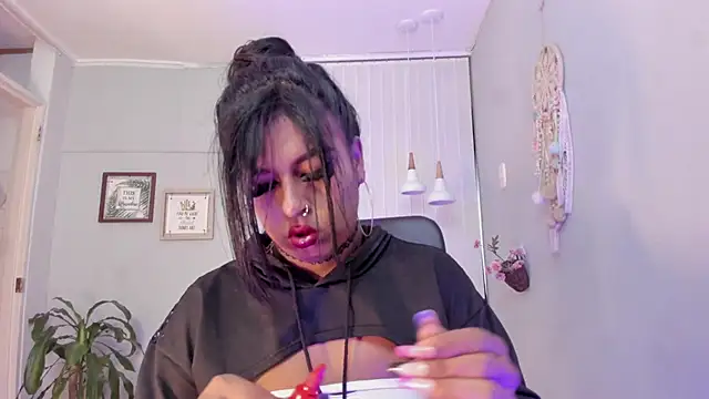 Nahomy Collins  online show from 03.23.26