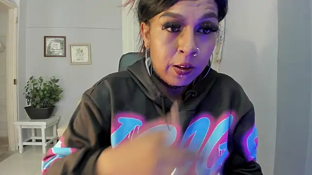 Nahomy Collins  online show from 04.02.26