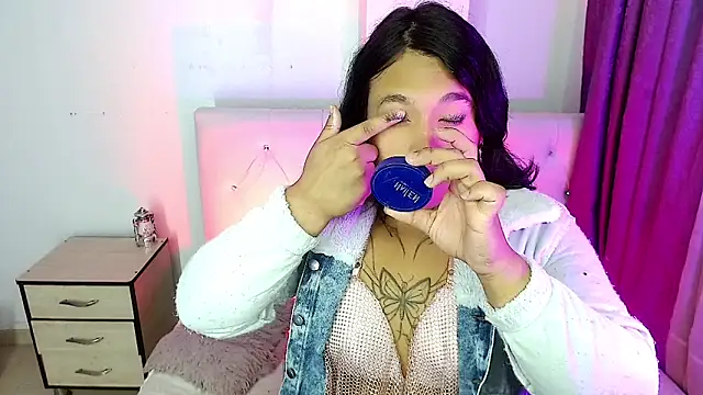 Snapshot of isadoraqueeen chatting on 04.15.26 isadoraqueeen online show from 04.15.26