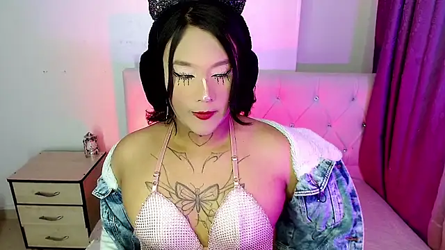 Snapshot of isadoraqueeen chatting on 04.15.26 isadoraqueeen online show from 04.15.26