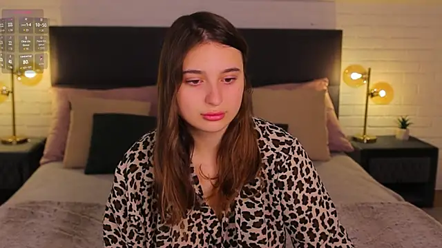 Nicole De Lux online show from 04.10.26