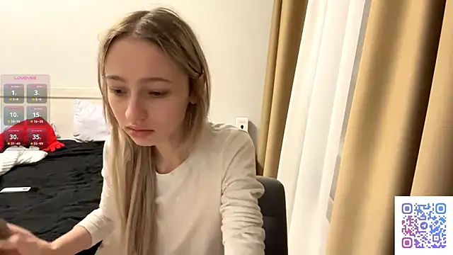 Snapshot of ClonedAge chatting on 05.01.26 ClonedAge online show from 05.01.26