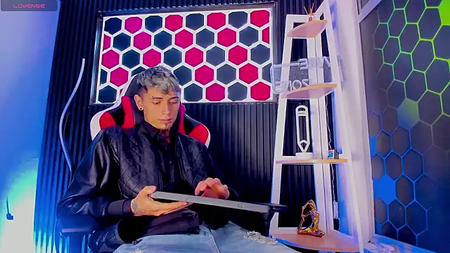 Max Hader  online show from 03.15.26