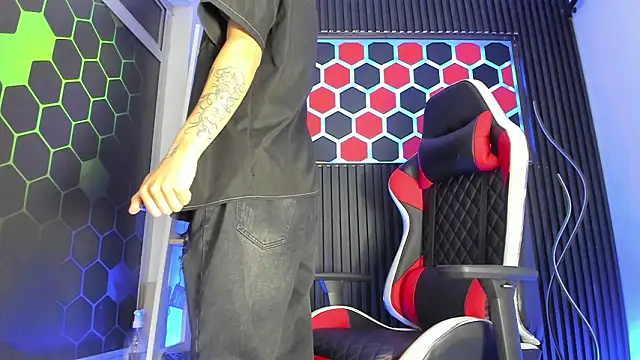 Max Hader  online show from 03.26.26