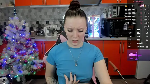 Snapshot of Mary_Blu chatting on 12.20.24 Mary Blu online show from 12.20.24