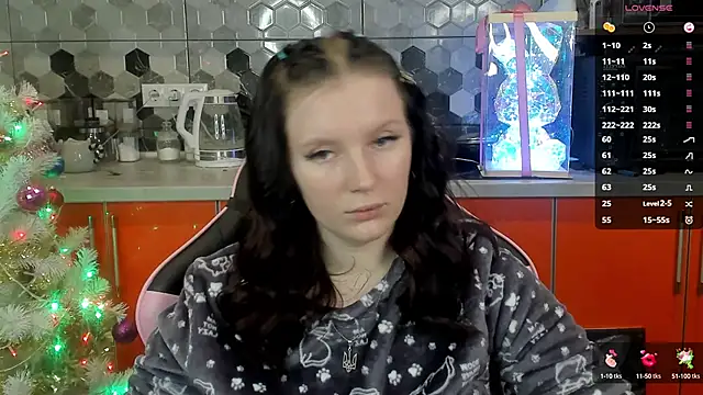 Snapshot of Mary_Blu chatting on 12.21.24 Mary Blu online show from 12.21.24