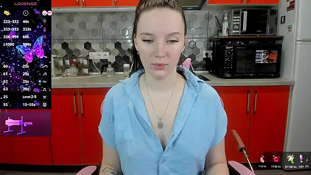 Snapshot of Mary_Blu chatting on 01.10.25 Mary Blu online show from 01.10.25